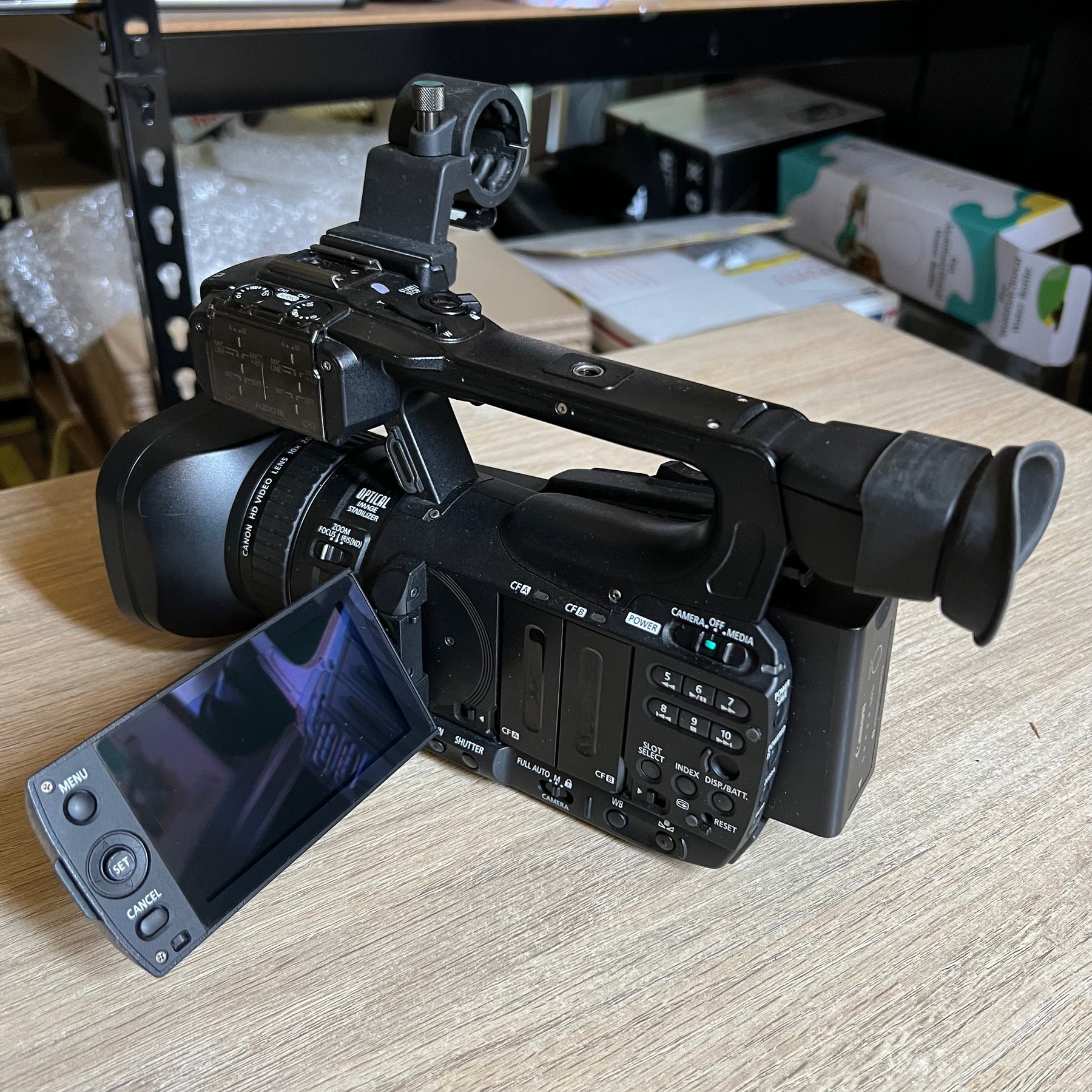 Cámara de video profesional canon xf100 en Full HD (2da mano)