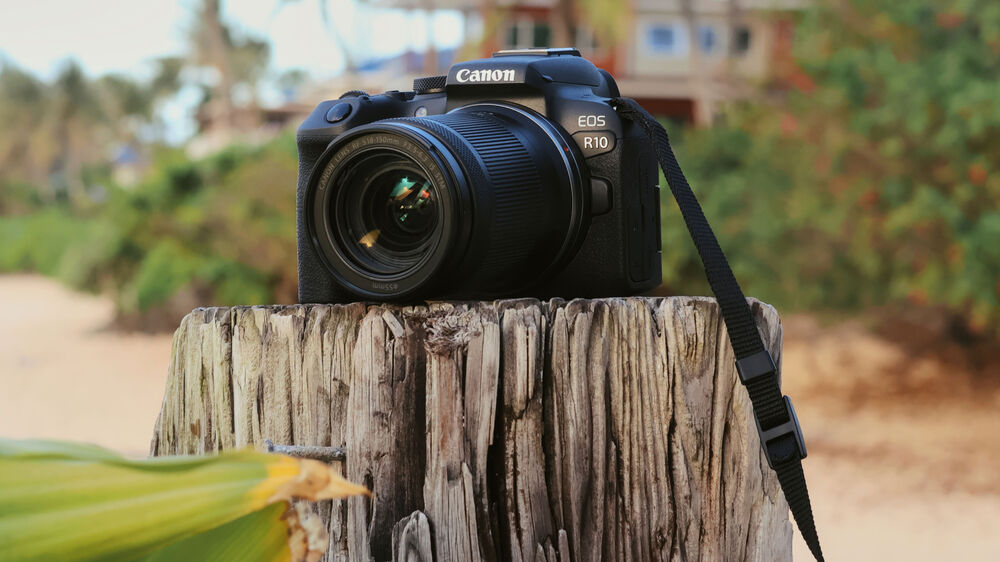 Cámara Canon Mirrorless EOS R10 con lente de 18-45 mm - Filmadorasperu